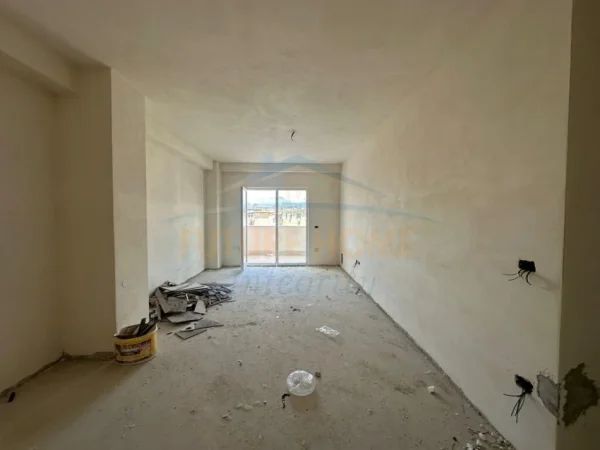 Tirane, shitet apartament 2+1 Kati 3, 112 m² 150.000 € (LAPRAKE)