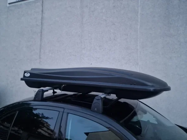 Tirane, shes Valixhe per Mercedes bashke me Traversa origjinale te mercedes , e zeze 300 €