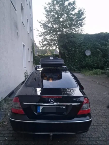 Tirane, shes Valixhe per Mercedes bashke me Traversa origjinale te mercedes , e zeze 300 €