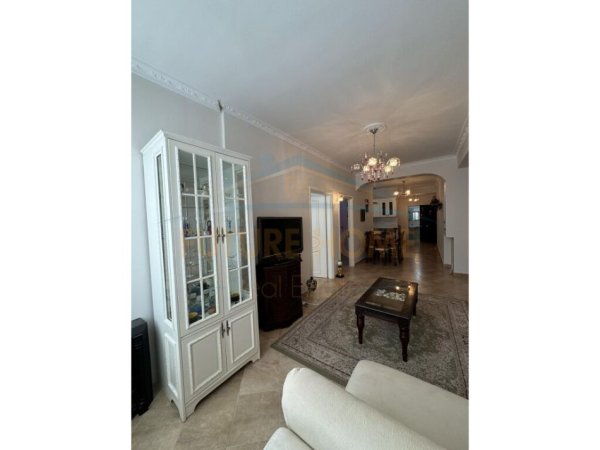 Tirane, jepet me qera apartament 2+1 Kati 2, 100 m² 600 € (KOMUNA E PARISIT)