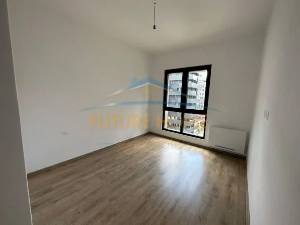 Tirane, jepet me qera zyre Kati 6, 127 m² 950 € (SQUARE 21)