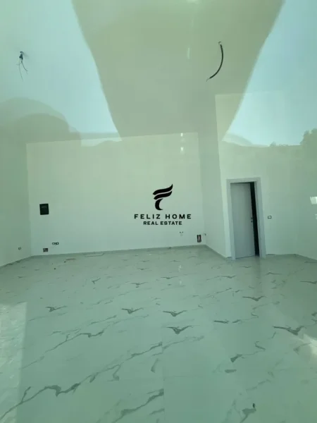 Tirane, jepet me qera dyqan Kati 0, 60 m² 1.500 € (OXHAKU)