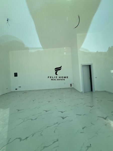 Tirane, jepet me qera dyqan Kati 0, 60 m² 1.500 € (OXHAKU)