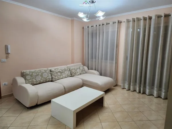 Tirane, jepet me qera apartament 2+1 Kati 4, 100 m² 450 Euro (yzberisht)