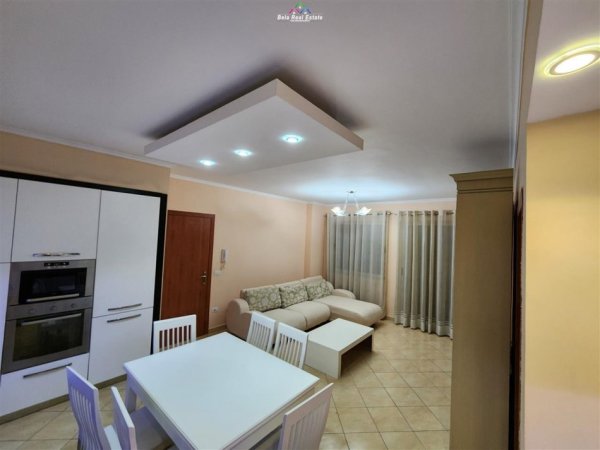 Tirane, jepet me qera apartament 2+1 Kati 4, 100 m² 450 Euro (yzberisht)