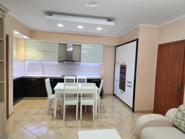Tirane, jepet me qera apartament 2+1 Kati 4, 100 m² 450 Euro (yzberisht)