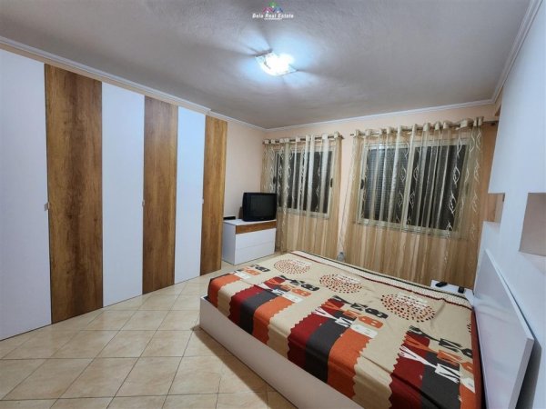 Tirane, jepet me qera apartament 2+1 Kati 4, 100 m² 450 Euro (yzberisht)