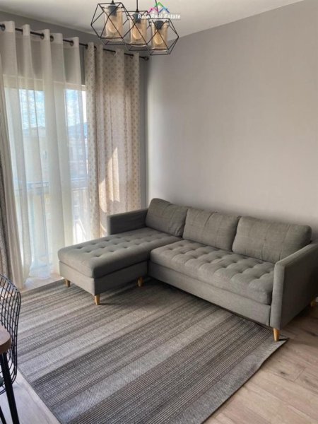 Tirane, jepet me qera apartament 2+1 Kati 10, 60 m² 400 € (fuha e aviacionit)