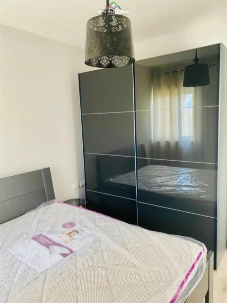 Tirane, jepet me qera apartament 2+1 Kati 10, 60 m² 400 € (fuha e aviacionit)