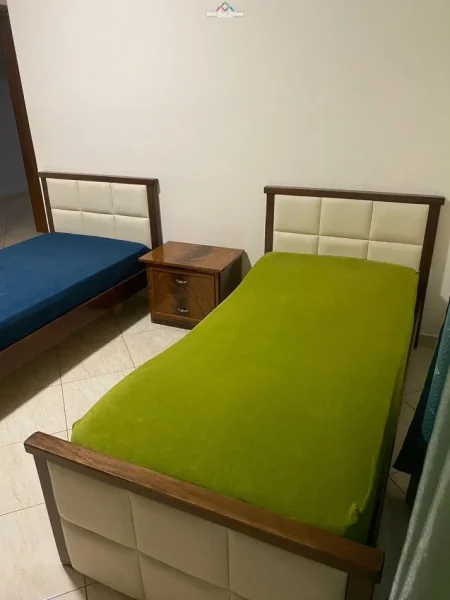 Tirane, jepet me qera apartament 3+1 Kati 8, 130 m² 450 € (astir)