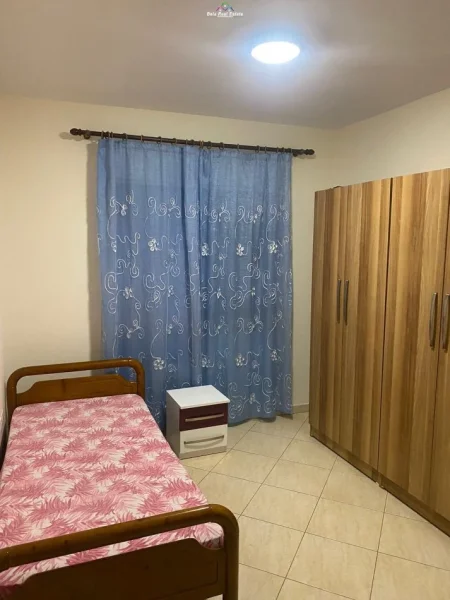 Tirane, jepet me qera apartament 3+1 Kati 8, 130 m² 450 € (astir)