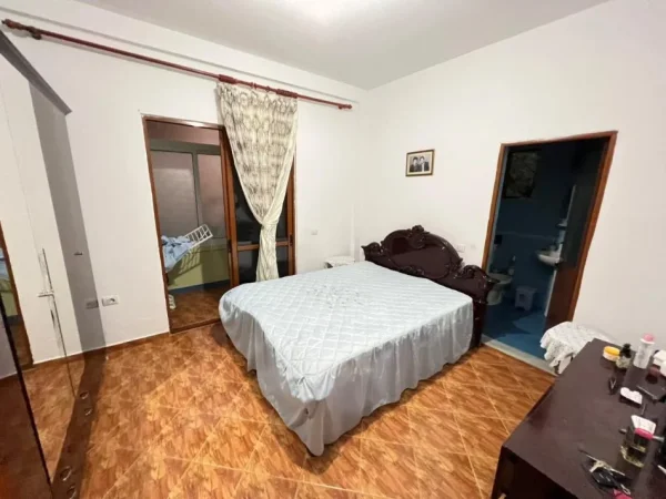Tirane, shitet Vile 2 Katshe Kati 1, 230 m² 350.000 € (Ali Demi)