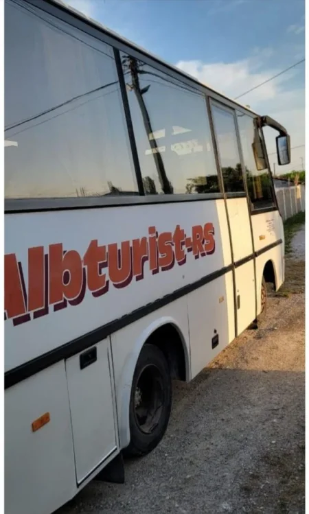 Durres, shitet Autobus Mercedes Benz Nafte, e bardhë manuale Kondicioner 7.500 €