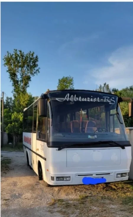 Durres, shitet Autobus Mercedes Benz Nafte, e bardhë manuale Kondicioner 7.500 €