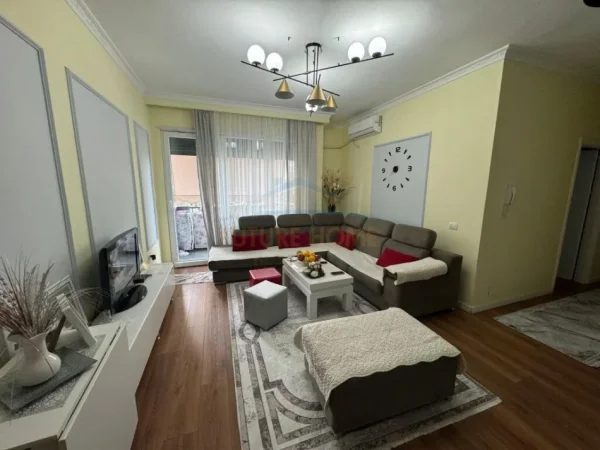 Tirane, shitet apartament 2+1+Ballkon Kati 3, 90 m² 155.000 € (5 Maj)