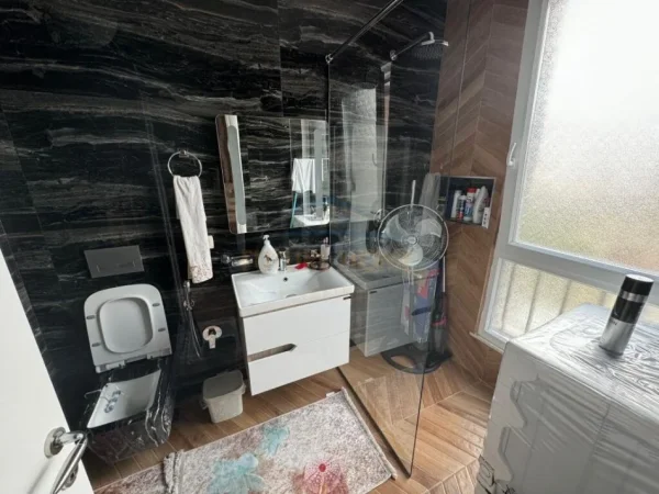 Tirane, shitet apartament 2+1+Ballkon Kati 3, 90 m² 155.000 € (5 Maj)