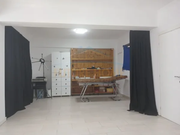 Durres, shitet ambjent biznesi Kati 0, 90 m² 130.000 € (Ish-Rajoni)