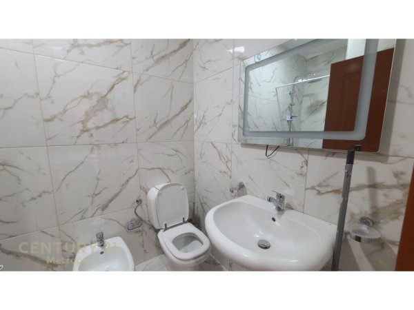 Tirane, jepet me qera apartament 2+1 Kati 8, 95 m² 800 € (hipoteka)