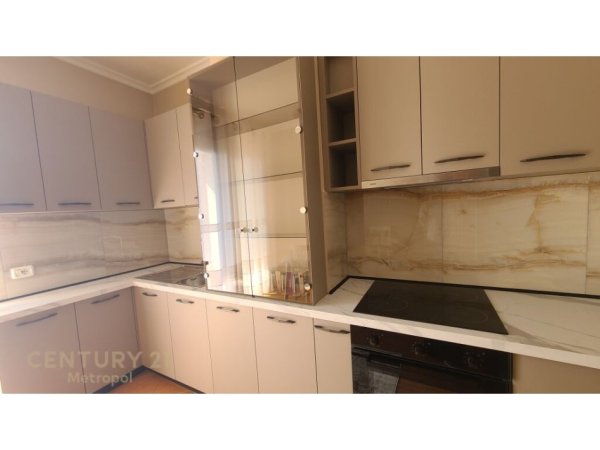 Tirane, jepet me qera apartament 2+1 Kati 8, 95 m² 800 € (hipoteka)