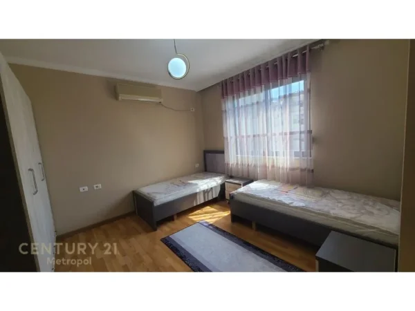 Tirane, jepet me qera apartament 2+1 Kati 8, 95 m² 800 € (hipoteka)