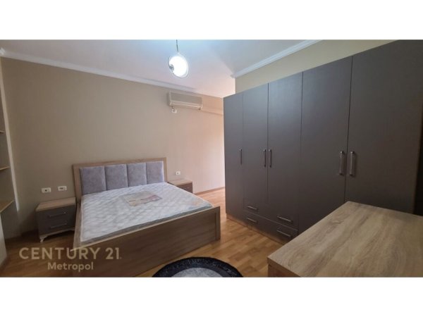Tirane, jepet me qera apartament 2+1 Kati 8, 95 m² 800 € (hipoteka)