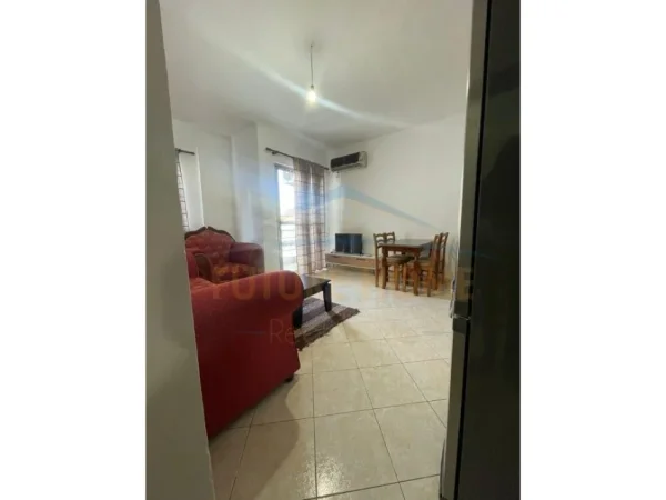 Tirane, jepet me qera 1+1 Kati 3, 57 m² 300 € (Fresk)