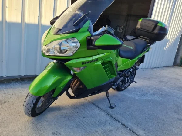 Durres, shitet Tourer KAWASAKI GTR 1400 , jeshile 53.000 km 6.800 €