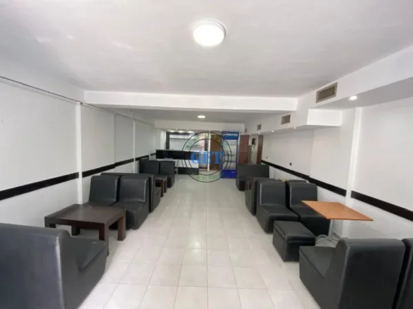 Durres, shitet lokal Kati 0, 63 m² 100.000 € (Pallati i Sportit)