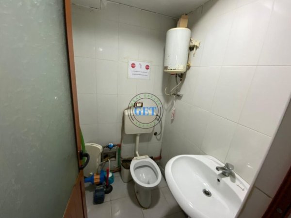 Durres, shitet lokal Kati 0, 63 m² 100.000 € (Pallati i Sportit)