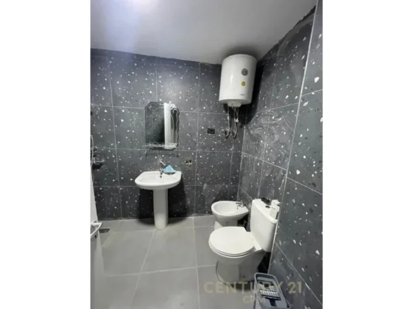 Tirane, jepet me qera apartament 2+1 Kati 10, 83 m² 450 € (astiri)