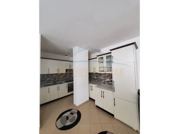 Tirane, jepet me qera 2+1 Kati 6, 79 m² 400 € (Fresk)