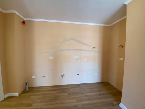 Tirane, jepet me qera apartament 2+1 Kati 8, 111 m² 600 € (5 Maji)