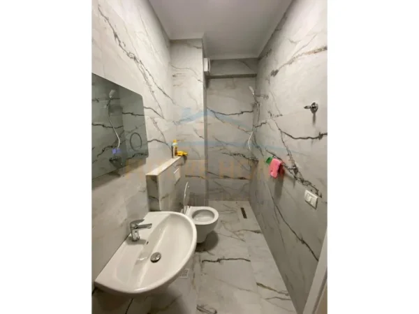 Tirane, jepet me qera apartament 2+1 Kati 8, 111 m² 600 € (5 Maji)