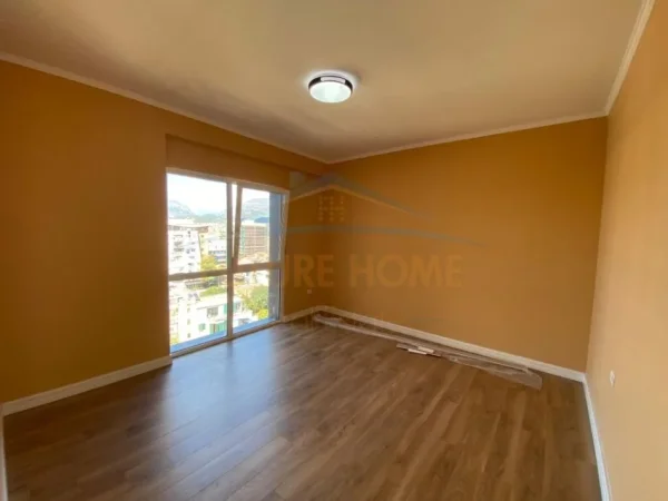 Tirane, jepet me qera apartament 2+1 Kati 8, 111 m² 600 € (5 Maji)