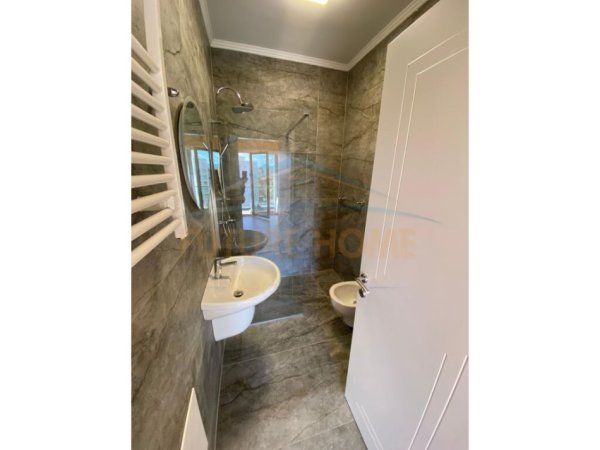 Tirane, jepet me qera apartament 2+1 Kati 8, 111 m² 600 € (5 Maji)