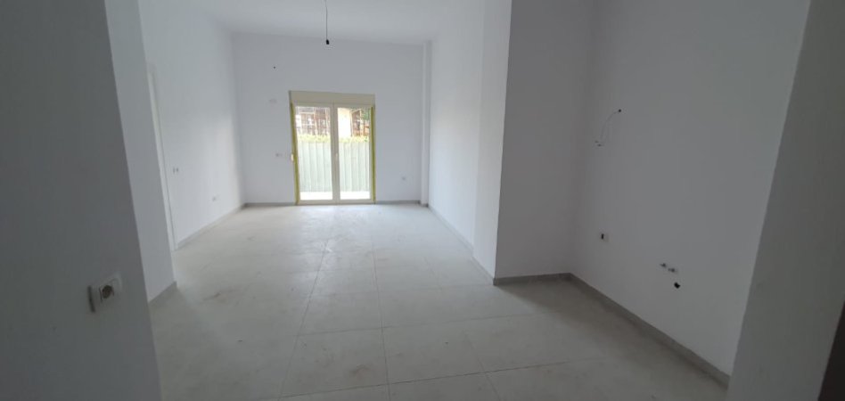 Golem, shitet apartament 1+1 Kati 1, 70 m² (Golem)