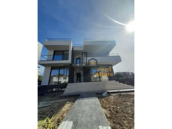 Tirane, shes Vile 3 Katshe , 480 m² 800.000 € (Pallati i Brigadave)