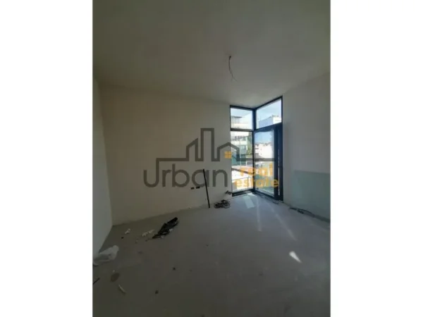 Tirane, shes Vile 3 Katshe , 480 m² 800.000 € (Pallati i Brigadave)