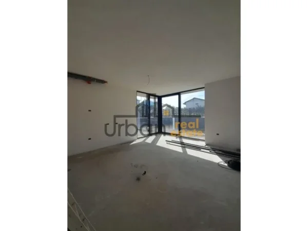 Tirane, shes Vile 3 Katshe , 480 m² 800.000 € (Pallati i Brigadave)