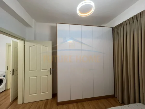 Tirane, jepet me qera 2+1 Kati 4, 99 m² 600 € (Unaza e Re)