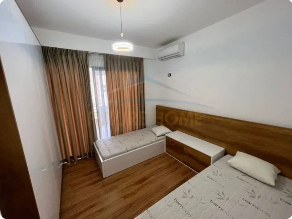 Tirane, jepet me qera 2+1 Kati 4, 99 m² 600 € (Unaza e Re)