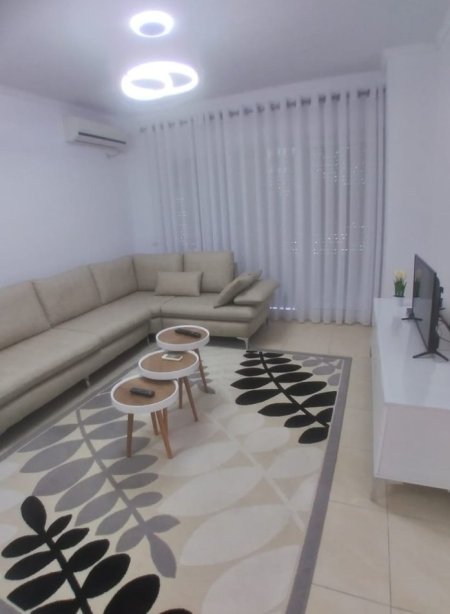 Tirane, jepet me qera apartament 2+1+Ballkon Kati 2, 90 m² 700 € (Don bosko)