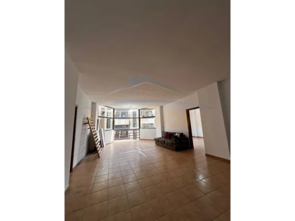Tirane, jepet me qera apartament 2+1 Kati 6, 126 m² 900 € (Rruga e Kosovareve)