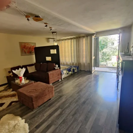 Tirane, jepet me qera apartament 3+1+Ballkon Kati 2, 160 m² 650 € (BRRYLI)