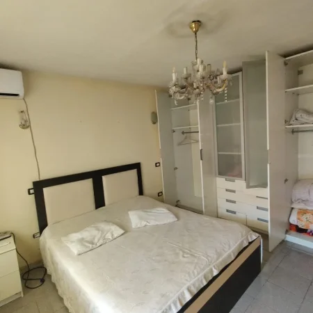 Tirane, jepet me qera apartament 3+1+Ballkon Kati 2, 160 m² 650 € (BRRYLI)