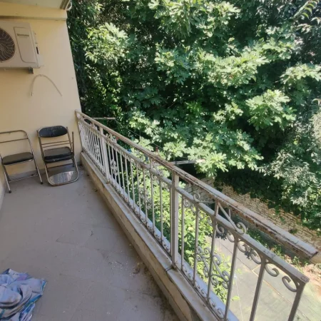 Tirane, jepet me qera apartament 3+1+Ballkon Kati 2, 160 m² 650 € (BRRYLI)