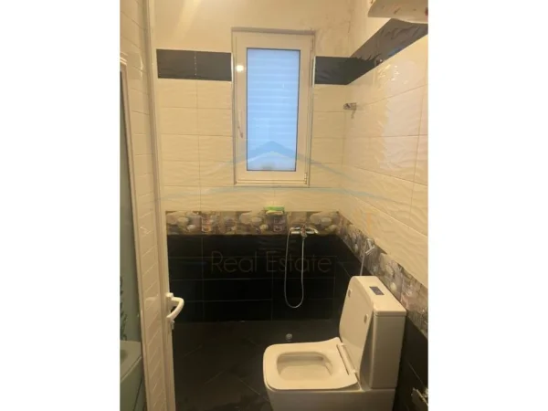 Tirane, jepet me qera Vile 3 Katshe Kati 3, 255 m² 1.000 € (Kodra e Priftit)