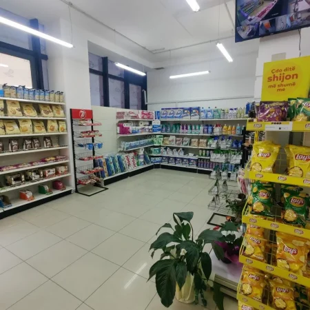 Tirane, jepet me qera ambjent biznesi Kati 0, 100 m² 850 € (BRRYLI)