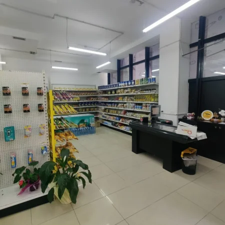 Tirane, jepet me qera ambjent biznesi Kati 0, 100 m² 850 € (BRRYLI)