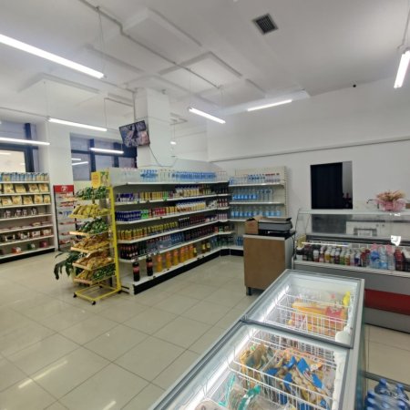 Tirane, jepet me qera ambjent biznesi Kati 0, 100 m² 850 € (BRRYLI)